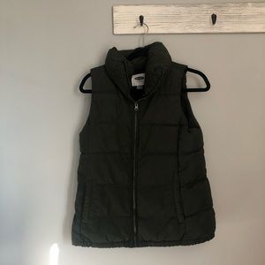 NWOT Old Navy Olive Green puffer vest